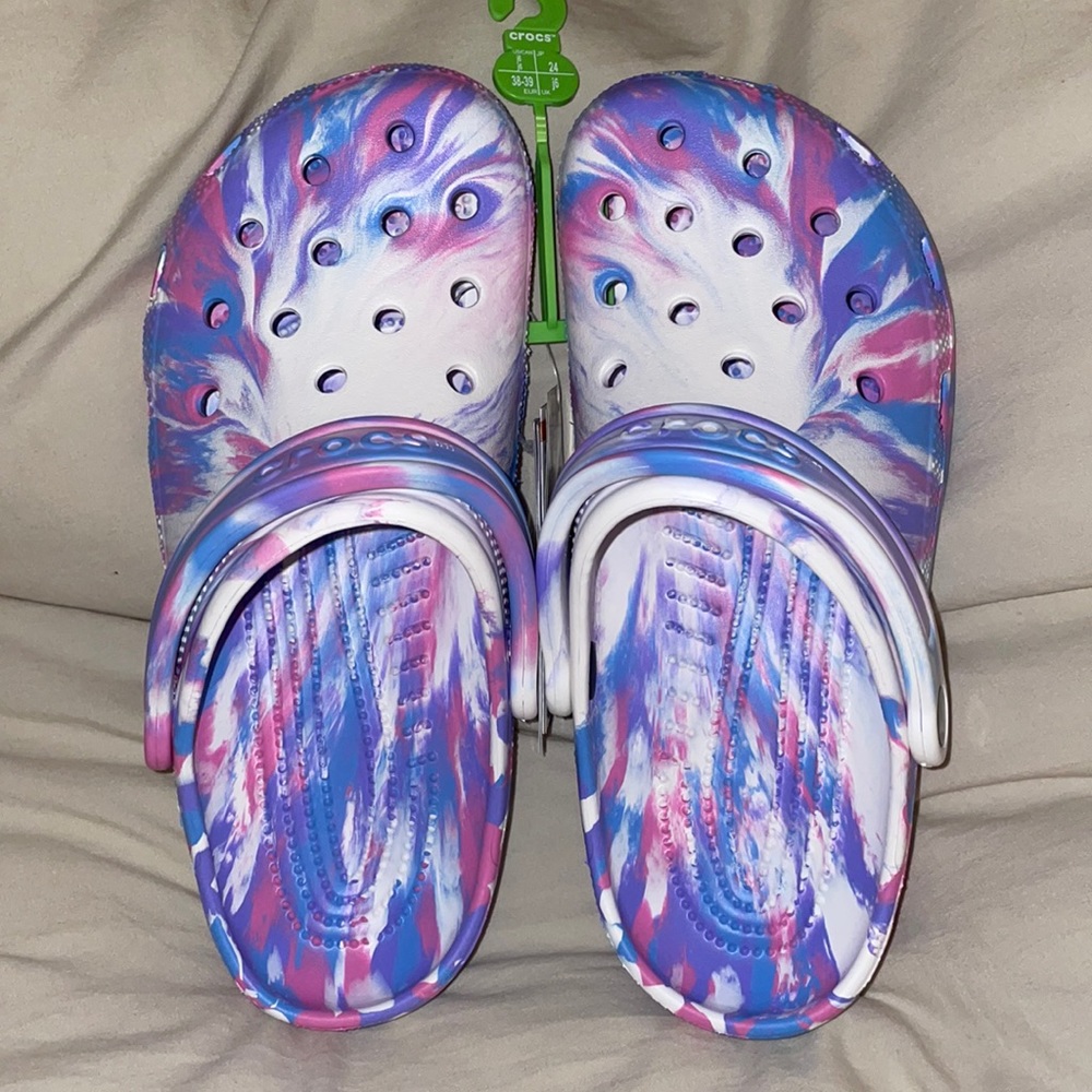 NWT CROCS